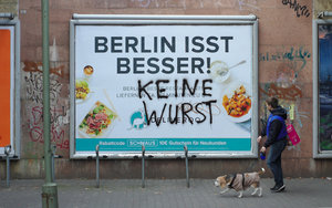 Z_2015_11_04_EOSM_M42Porst55mm1k2__Bln_Berlin_isst_lieber_keine_Wurst_0023_DT05_1440x900pix.jpg