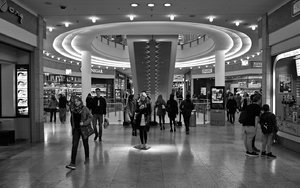 2016_04_21_VHS_Streetphoto_DP1s___Schoenhauser_Arcaden_Eingang_0230_VarA_1440x900pix.jpg