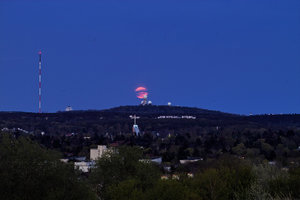2016_04_22_SD9_105mm_Hahneberg_Mond_ueberm_Teufelsberg___0153_VarA_DT01_full__1190x793pix.jpg