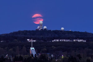 2016_04_22_SD9_105mm_Hahneberg_Mond_ueberm_Teufelsberg___0153_VarA_DT01_789x530pix.jpg