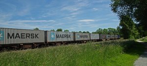 Lok mit Containern (4).jpg