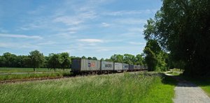 Lok mit Containern (7).jpg