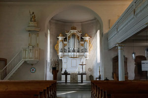 Kirche m. Sonnenstrahlen2.jpg