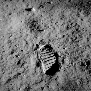 Apollo_11_bootprint.jpg Apollo_11_bootprint.jpg