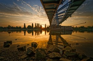 Fußgängerbrücke Kehl August.jpg
