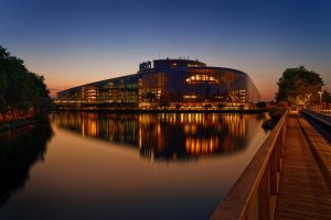 Straßburg Parlament Forum.jpg