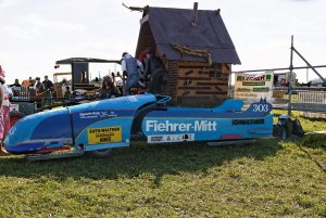 Teilnehmer am Moritzrennen auf der Fischbacher Kirmes.jpg