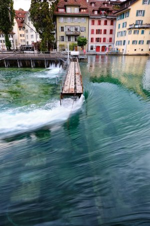 URL_CH_0105.jpg URL_CH_0105.jpg