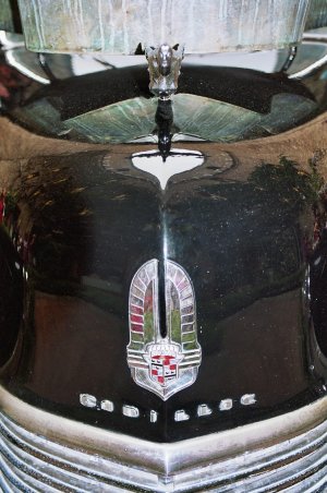 Cadillac-Grill-Logo_a.jpg Cadillac-Grill-Logo_a.jpg