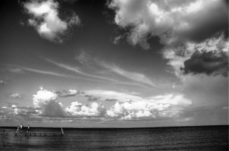 Menschen auf dem Steg_tm (Anpassung verblasste Farben 75%) bw.jpg