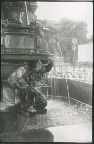 Cholerabrunnen mit 50er.JPG