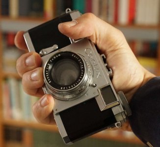 Contax II in der Hand.jpg