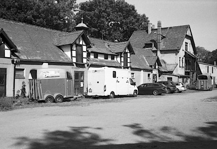 STALLUNG  MIT  BÜRO  WEB.JPG