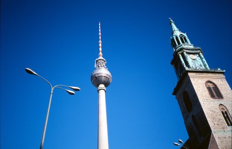 Berlin 1999 Rollei 35 Velviaa.jpg