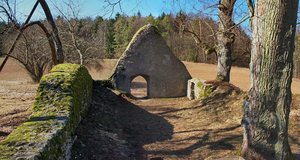 Arzlohe - Kapellenruine Zum heiligen Baum 03.jpg