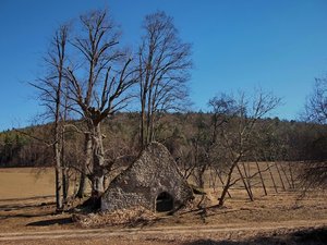 Arzlohe - Kapellenruine Zum heiligen Baum 08.jpg