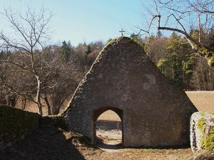 Arzlohe - Kapellenruine Zum heiligen Baum 10.jpg