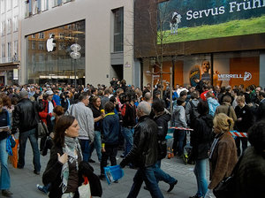 Apple Store München iPad Verkaufsstart_klein.jpg