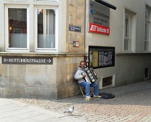 comp_26512d1305625294-strassenmusikant-musikant.jpg