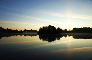Schwarzenbörner Tiech spiegelt sich.JPG