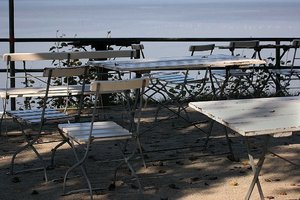 Dangast Tisch, Feld, Büsche 500 kbDangast Tisch mit Blatt 10001.jpg