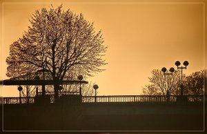 Brücke im abendlichen Gegenlich 500 kbBrücke im abendlichen Gegenlicht.jpg Brücke im abendlichen Gegenlich 500 kbBrücke im abendlichen Gegenlicht.jpg