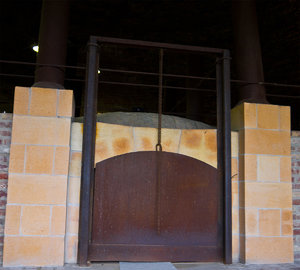 04-guillotine.jpg 04-guillotine.jpg