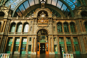 AntwerpTrainstation4.jpg