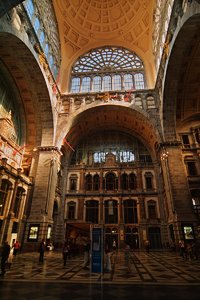 Antwerpen-Bahnhof-Innen.jpg