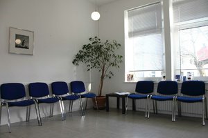 1200x1800_500kb_Wartezimmer.jpg