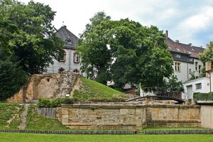 500-Burgmauer2.jpg 500-Burgmauer2.jpg