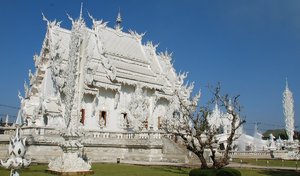 Wat Rong Khun 2.jpg