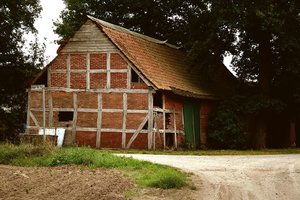 Pestruper Heide 500 kbPestruper Heide 036 Schuppen.jpg Pestruper Heide 500 kbPestruper Heide 036 Schuppen.jpg