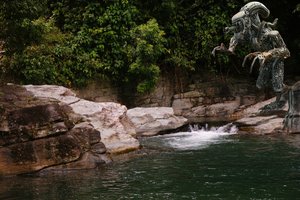 comp_Monster am Wasserfall.jpg