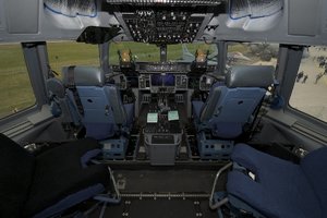 Cockpit Globemaster.jpg Cockpit Globemaster.jpg