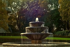 Brunnen am Toelleturm SDIM1810 (c) PPf2.jpg Brunnen am Toelleturm SDIM1810 (c) PPf2.jpg