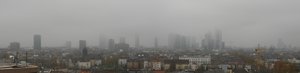 Pano FFM im Nebel auf Skyline reduziert Kopie.jpg