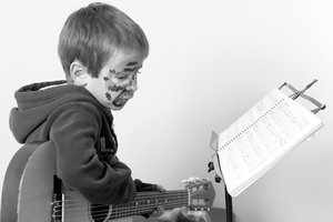 Jonathan Gitarre sw 5.jpg