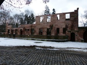 Teil vom Herrenhaus - Vorderansicht.jpg