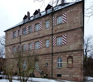 Schlossgebäude mit Eingang..jpg Schlossgebäude mit Eingang..jpg