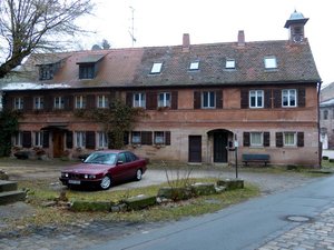 Arbeiterhaus mit Schule..jpg