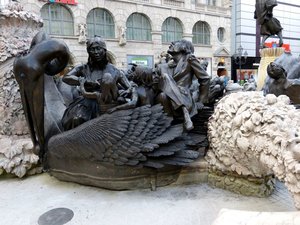 Figur von Ehekarusell. 1.jpg Figur von Ehekarusell. 1.jpg