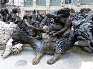 Figur von Ehekarusell. 2.jpg Figur von Ehekarusell. 2.jpg