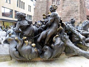 Figur von Ehekarusell. 5.jpg Figur von Ehekarusell. 5.jpg