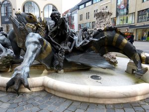 Figur von Ehekarusell. 7.jpg Figur von Ehekarusell. 7.jpg