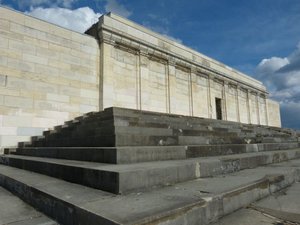 Mittelteil 2 der Steintribüne..jpg Mittelteil 2 der Steintribüne..jpg