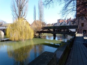 Blick von der Maxbrücke zum Henkerssteg.jpg
