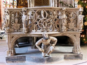 Unterteil - Sakramenshäuschen . Adam Kraft.jpg