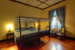 Das_biedere_Zimmer_SDIM4306_7_8_9_tonemapped_filtered.jpg Das_biedere_Zimmer_SDIM4306_7_8_9_tonemapped_filtered.jpg