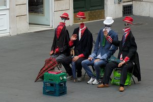 20131012_510Rom_Men without heads.JPG